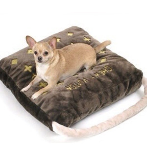 ハイブランドのパロディが楽しいセレブに大人気のオシャレな犬用ベッド